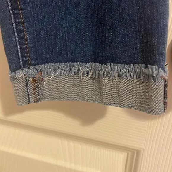 Kensie Jeans slightly fashionably distressed front. Cute fringe hems. SZ 10/30. - Picture 2 of 6